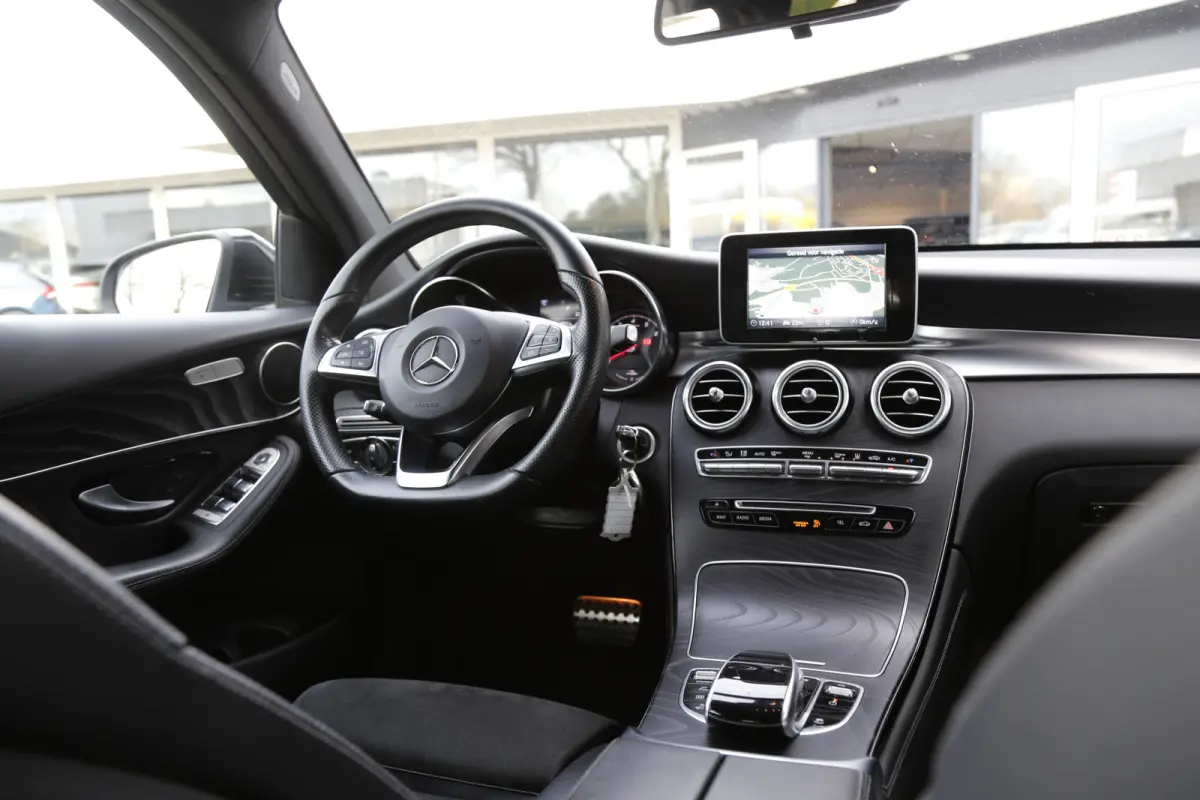 350e 4MATIC Plug in hybride*Perfect Onderh.*AMG Interieur/Afneemb. Trekhaak/Treeplanken/High Perfr. LED Koplampen/Half Leder/Stoelverw./Standkachel/Parkeersens.V+A/18 inch LM*
