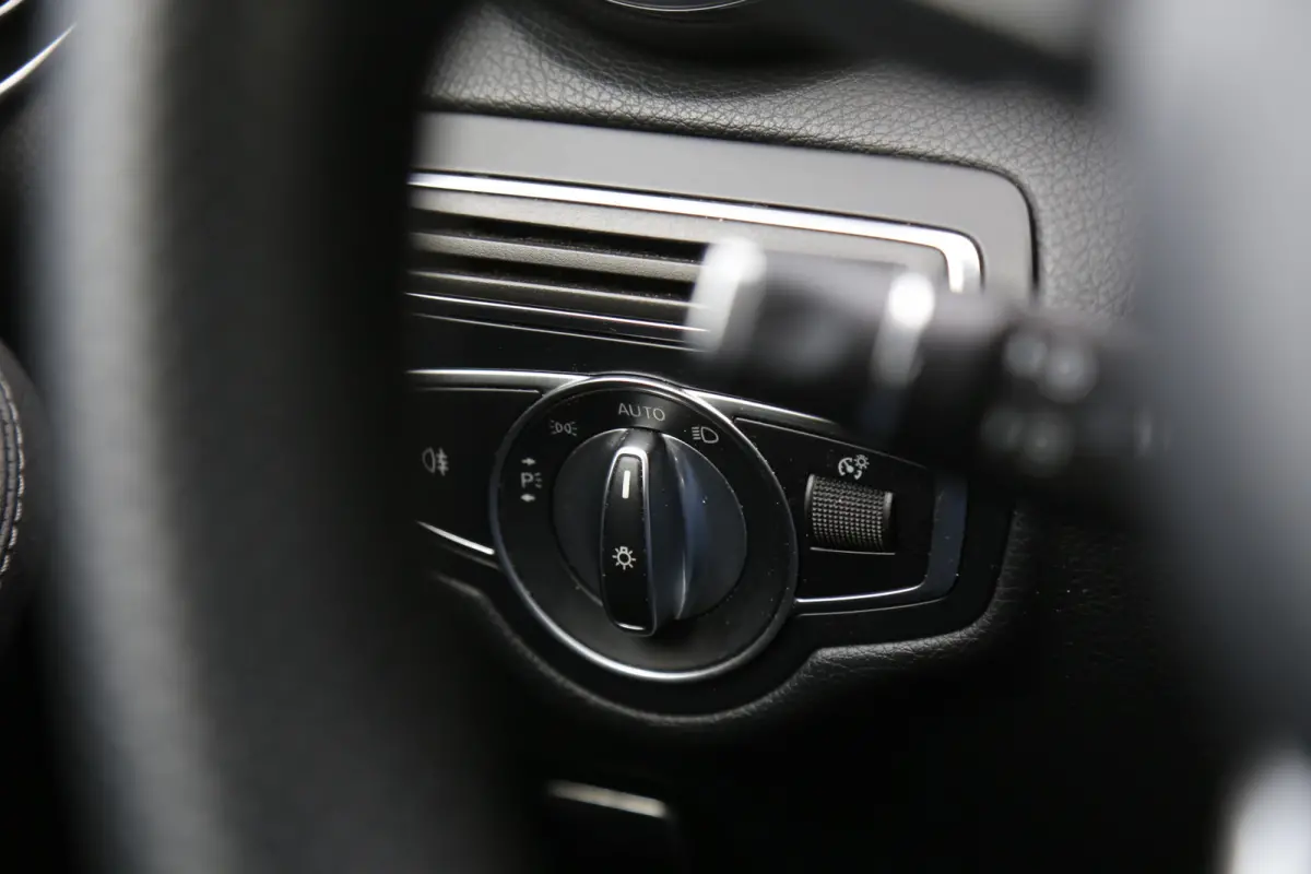 350e 4MATIC Plug in hybride*Perfect Onderh.*AMG Interieur/Afneemb. Trekhaak/Treeplanken/High Perfr. LED Koplampen/Half Leder/Stoelverw./Standkachel/Parkeersens.V+A/18 inch LM*