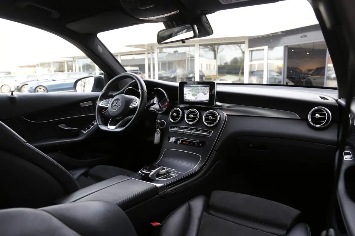 350e 4MATIC Plug in hybride*Perfect Onderh.*AMG Interieur/Afneemb. Trekhaak/Treeplanken/High Perfr. LED Koplampen/Half Leder/Stoelverw./Standkachel/Parkeersens.V+A/18 inch LM*