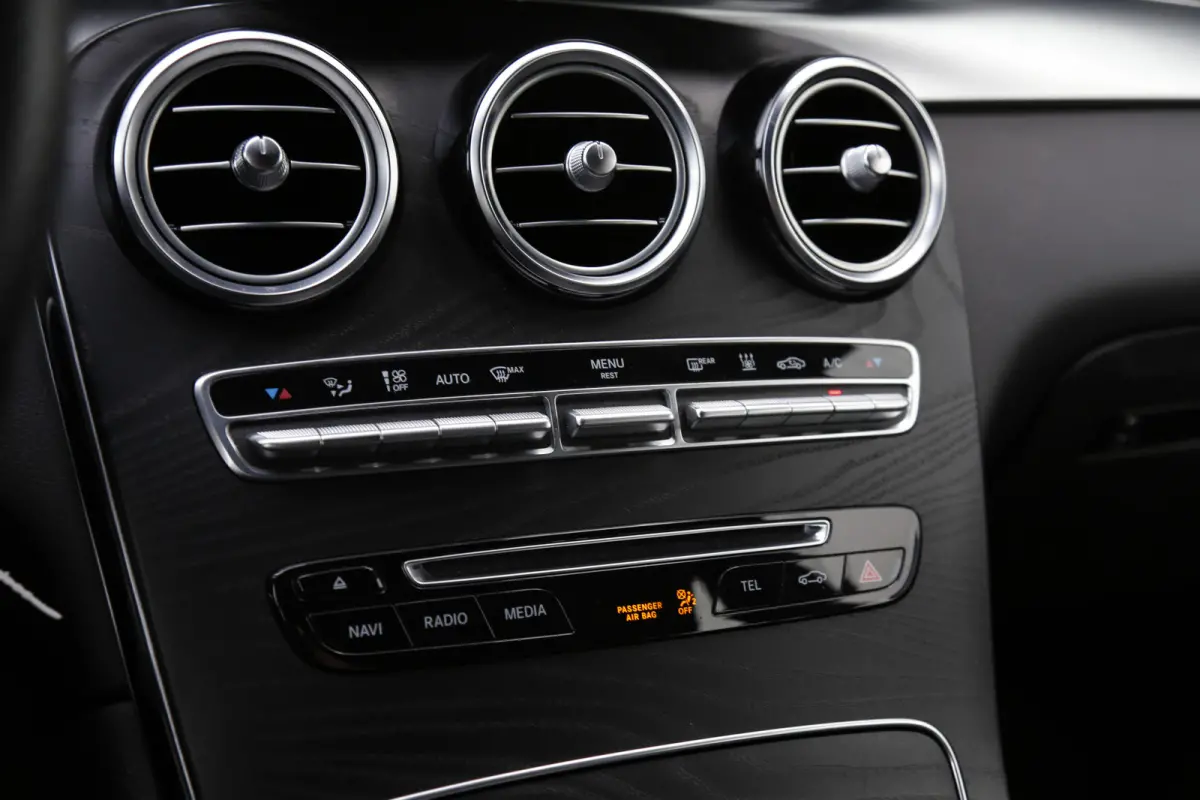 350e 4MATIC Plug in hybride*Perfect Onderh.*AMG Interieur/Afneemb. Trekhaak/Treeplanken/High Perfr. LED Koplampen/Half Leder/Stoelverw./Standkachel/Parkeersens.V+A/18 inch LM*