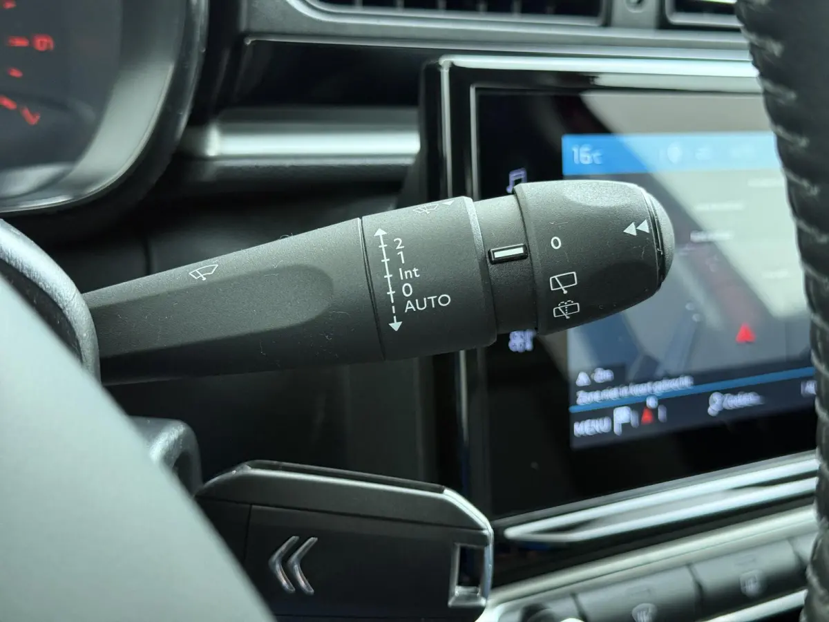 C-Series 110pk | LED koplampen | Navigatie | Achteruitrijcamera | parkeersensoren voor + achter | Apple Carplay / Android Auto