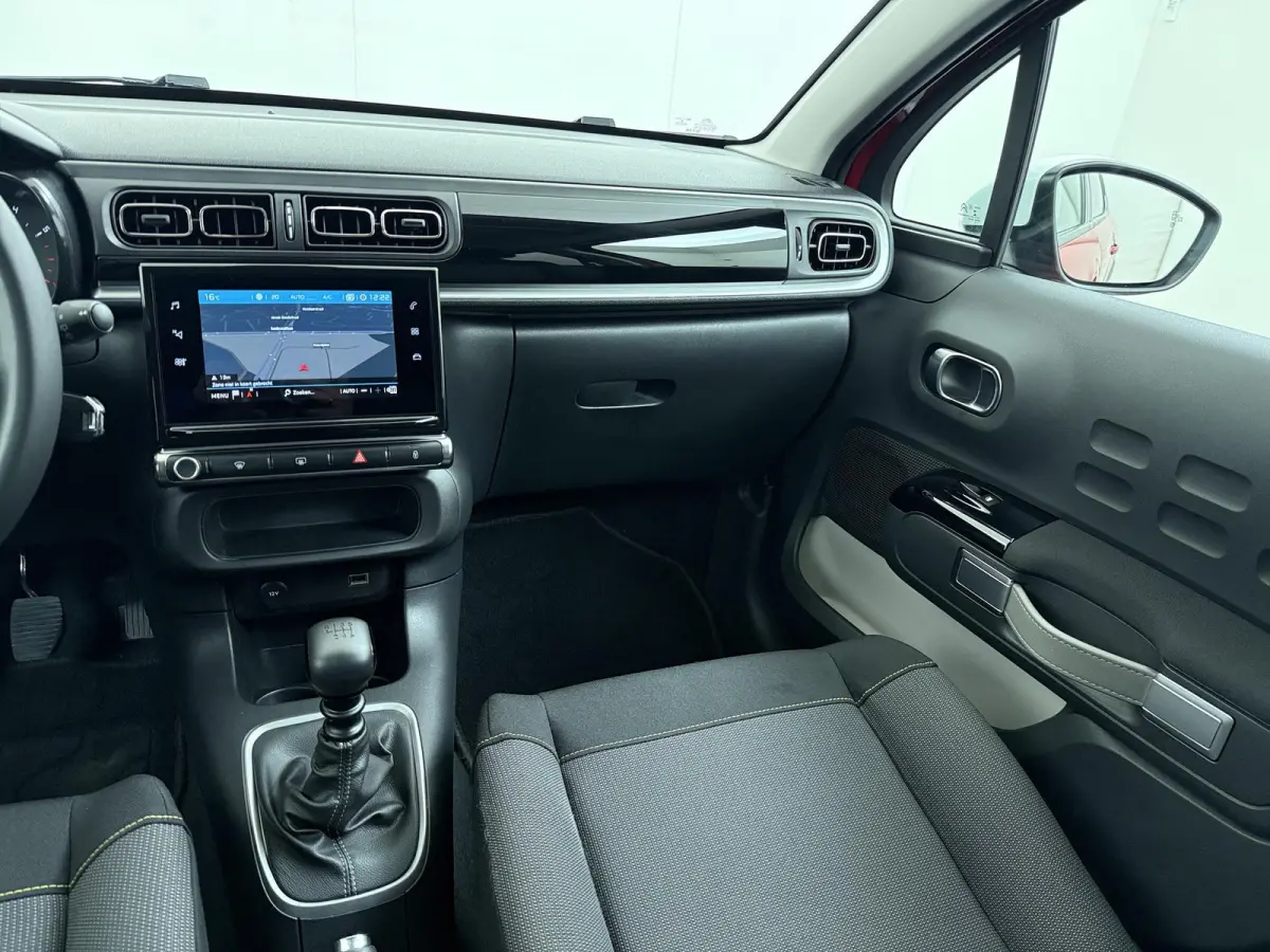 C-Series 110pk | LED koplampen | Navigatie | Achteruitrijcamera | parkeersensoren voor + achter | Apple Carplay / Android Auto