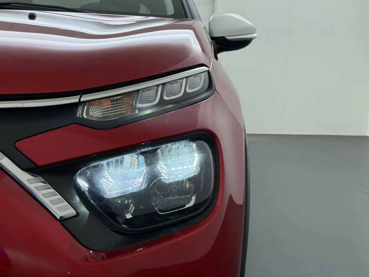 C-Series 110pk | LED koplampen | Navigatie | Achteruitrijcamera | parkeersensoren voor + achter | Apple Carplay / Android Auto