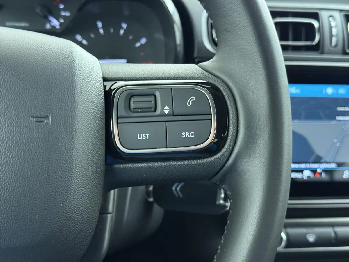 C-Series 110pk | LED koplampen | Navigatie | Achteruitrijcamera | parkeersensoren voor + achter | Apple Carplay / Android Auto