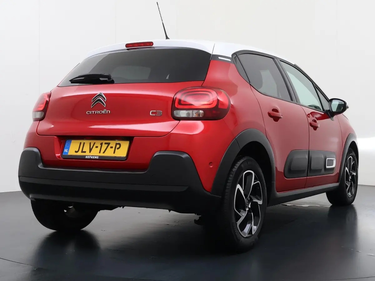 C-Series 110pk | LED koplampen | Navigatie | Achteruitrijcamera | parkeersensoren voor + achter | Apple Carplay / Android Auto