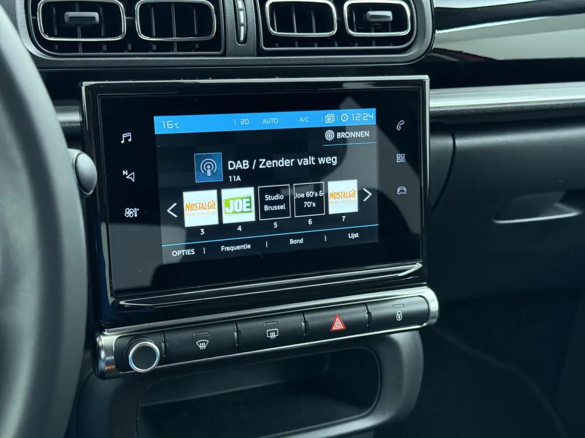 C-Series 110pk | LED koplampen | Navigatie | Achteruitrijcamera | parkeersensoren voor + achter | Apple Carplay / Android Auto