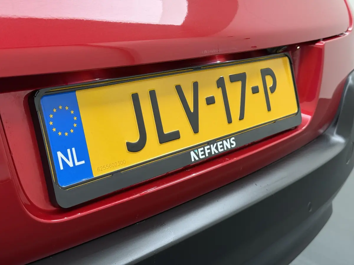 C-Series 110pk | LED koplampen | Navigatie | Achteruitrijcamera | parkeersensoren voor + achter | Apple Carplay / Android Auto