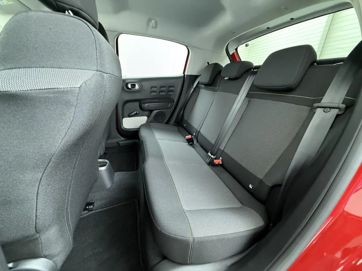 C-Series 110pk | LED koplampen | Navigatie | Achteruitrijcamera | parkeersensoren voor + achter | Apple Carplay / Android Auto