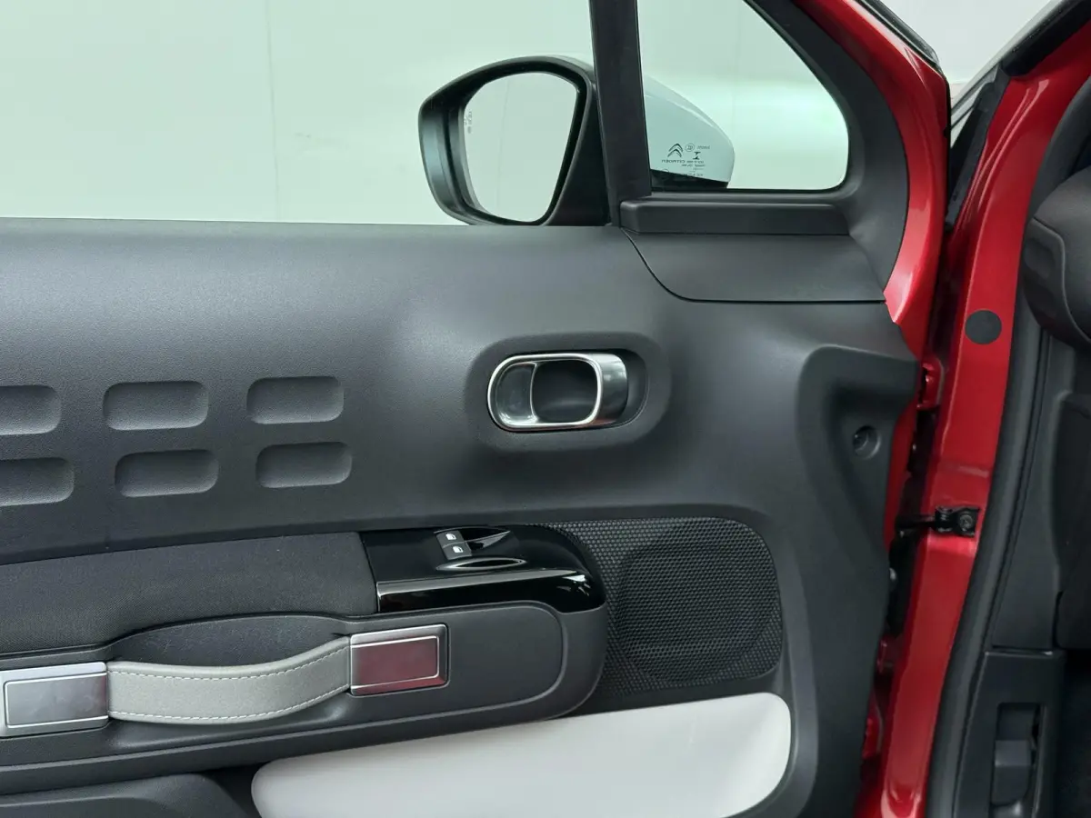 C-Series 110pk | LED koplampen | Navigatie | Achteruitrijcamera | parkeersensoren voor + achter | Apple Carplay / Android Auto