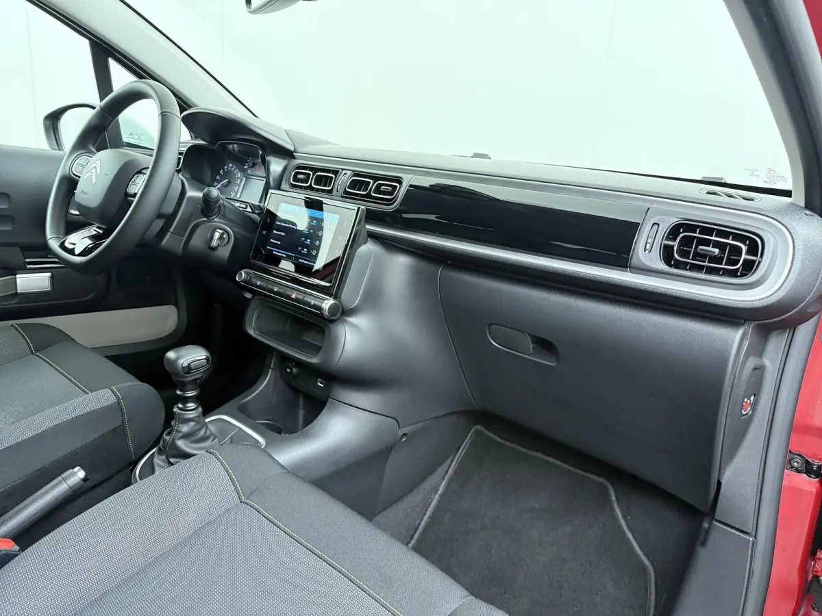 C-Series 110pk | LED koplampen | Navigatie | Achteruitrijcamera | parkeersensoren voor + achter | Apple Carplay / Android Auto