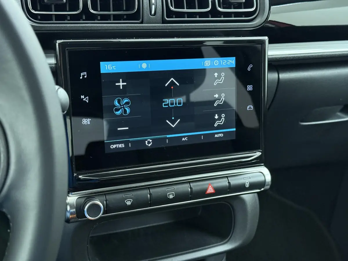 C-Series 110pk | LED koplampen | Navigatie | Achteruitrijcamera | parkeersensoren voor + achter | Apple Carplay / Android Auto