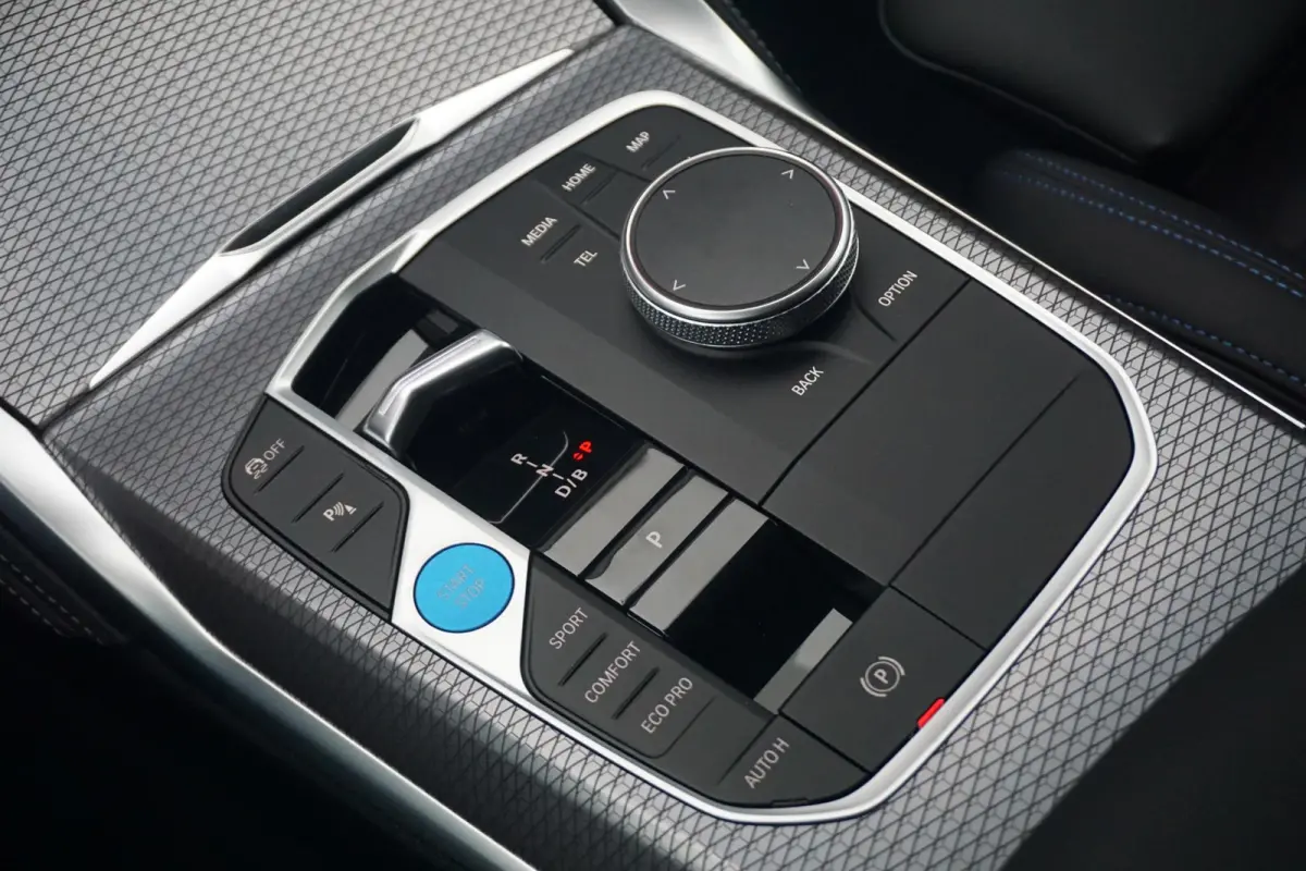 Gran Coupé eDrive40 M Sportpakket Pro | Schuif-/kanteldak | Active Cruise Control | Verwarmde stoelen voor en achter | Comfort Access |