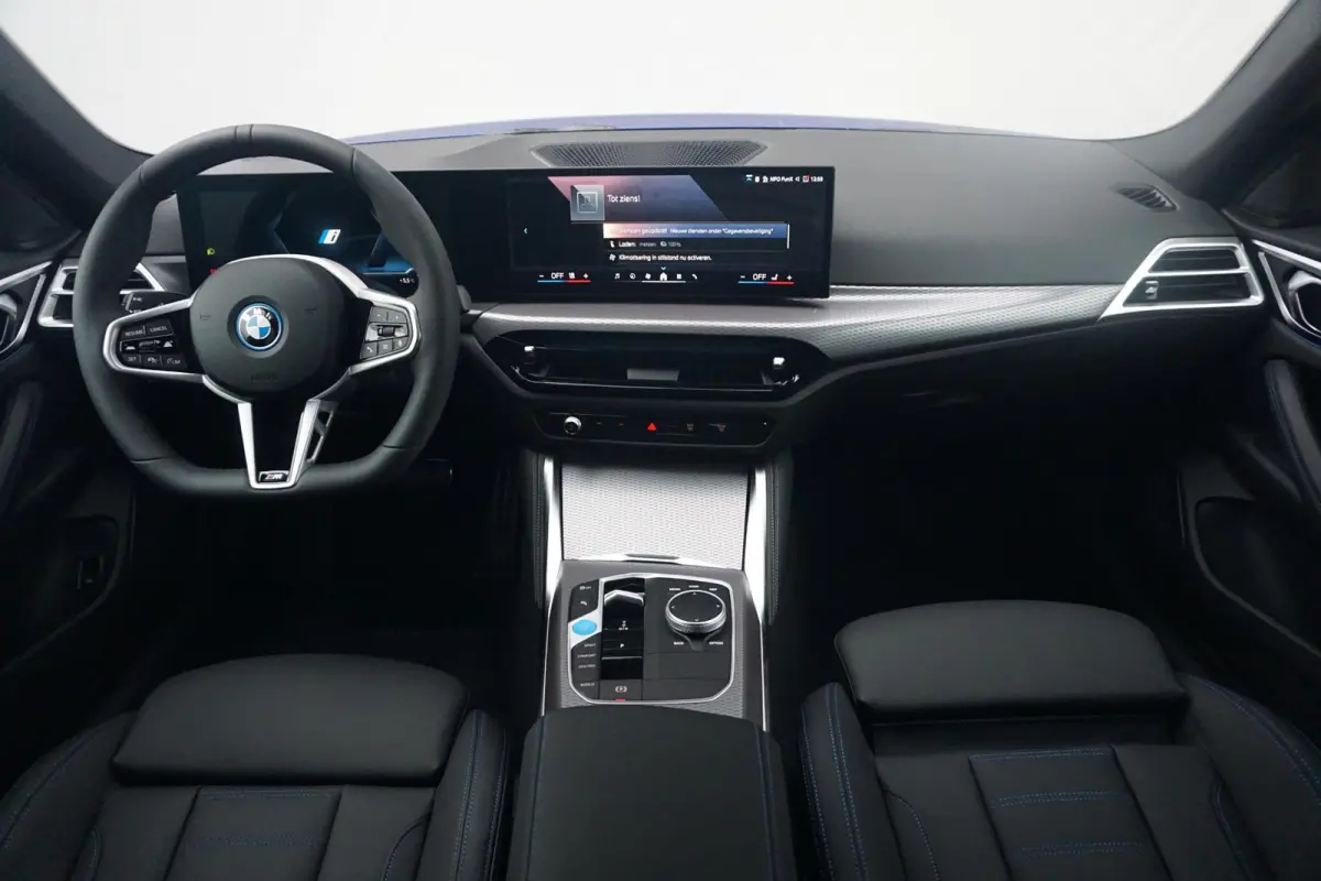 Gran Coupé eDrive40 M Sportpakket Pro | Schuif-/kanteldak | Active Cruise Control | Verwarmde stoelen voor en achter | Comfort Access |