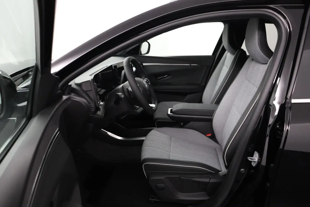 Intense+ 87 kWh | € 4.000 Korting! | 360° Camera | Adaptive Cruise Control | Climate Control | Elektrische Kofferklep | Google Navigatie | Parkeer Assistent | Stoel- en Stuurverwarming