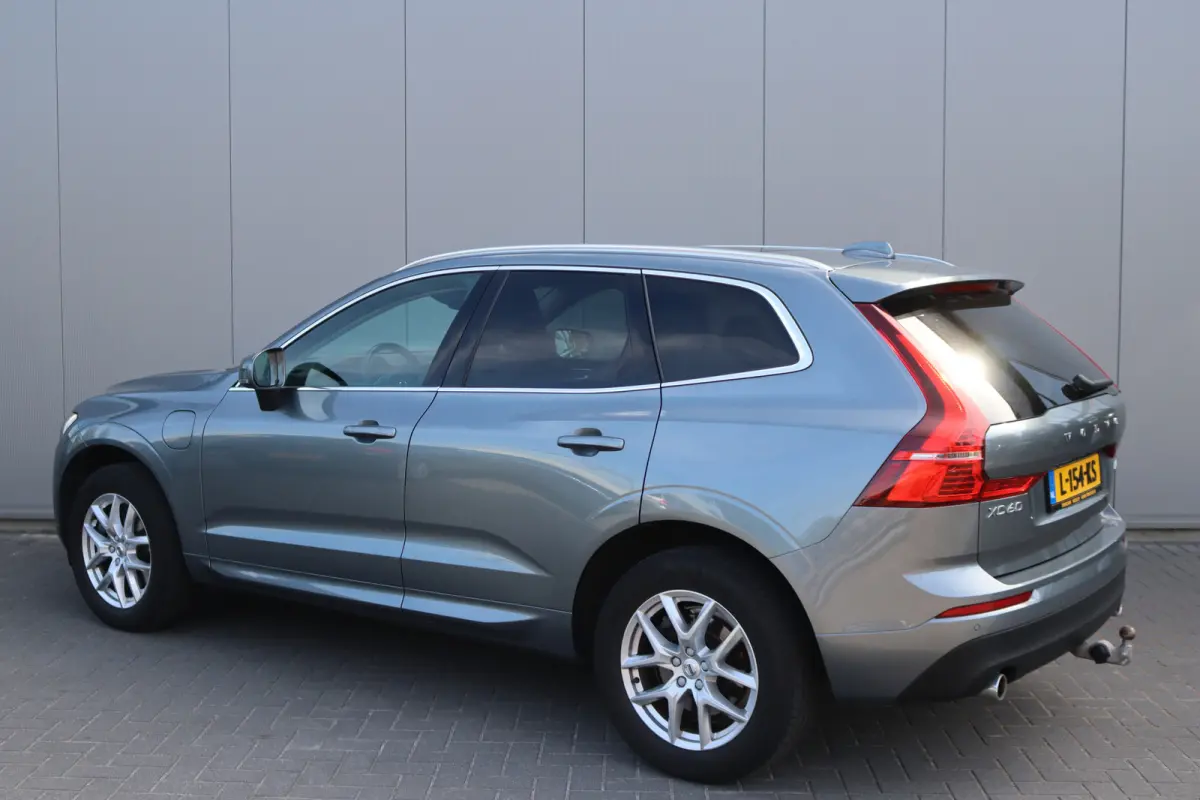 2.0 T8 Twin Engine AWD Momentum Pro Open-dak/Trekhaak/Camera/Leder/Carplay-android