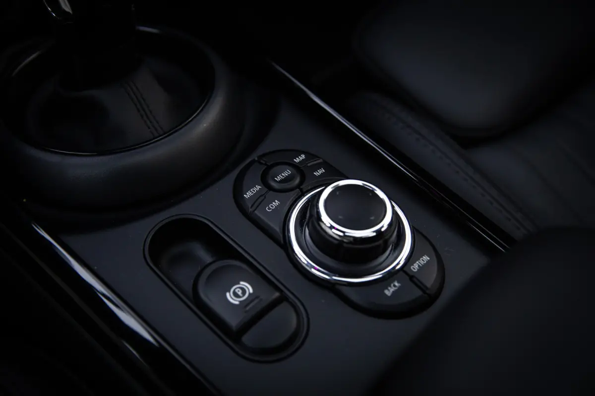 Mini 1.5 Cooper MINI Yours , Trekhaak, Pano, H&K, Leder, Camera, Memory