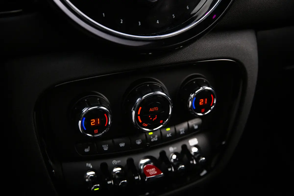 Mini 1.5 Cooper MINI Yours , Trekhaak, Pano, H&K, Leder, Camera, Memory