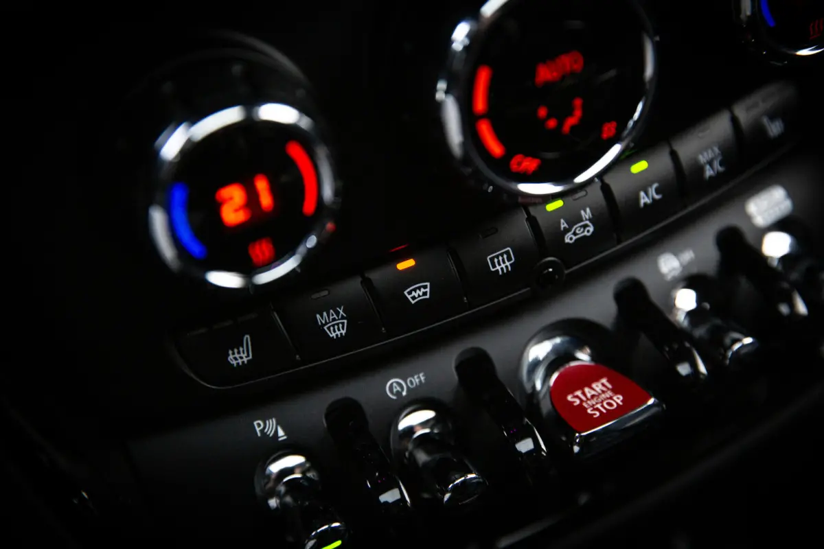 Mini 1.5 Cooper MINI Yours , Trekhaak, Pano, H&K, Leder, Camera, Memory
