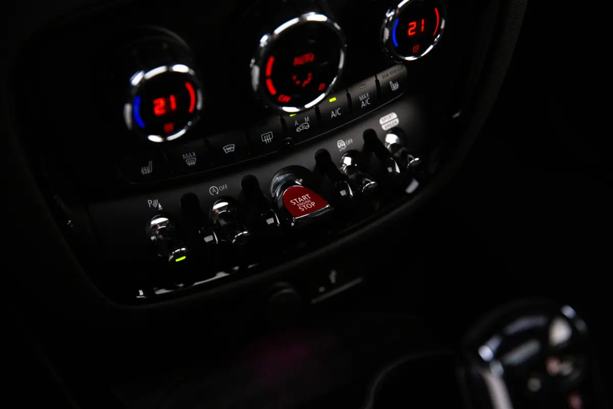 Mini 1.5 Cooper MINI Yours , Trekhaak, Pano, H&K, Leder, Camera, Memory