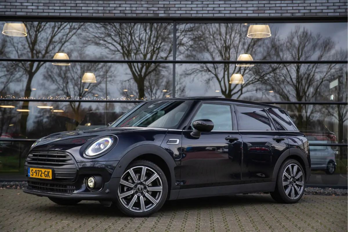 Mini 1.5 Cooper MINI Yours , Trekhaak, Pano, H&K, Leder, Camera, Memory