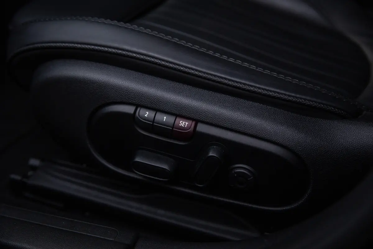 Mini 1.5 Cooper MINI Yours , Trekhaak, Pano, H&K, Leder, Camera, Memory