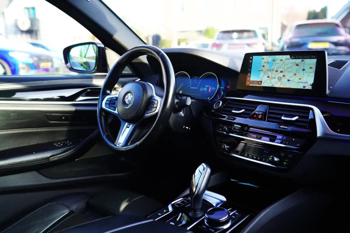 M550d xDrive| Schuifdak | Stoelkoeling | Adaptieve Cruise control | 400 PK | Luxe Nappa Leder | Shadow Line | Dealer o
