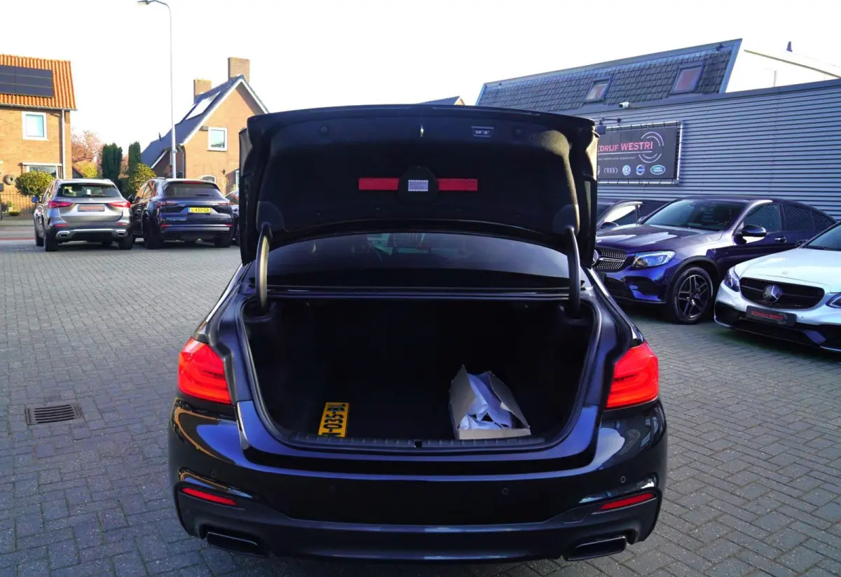 M550d xDrive| Schuifdak | Stoelkoeling | Adaptieve Cruise control | 400 PK | Luxe Nappa Leder | Shadow Line | Dealer o