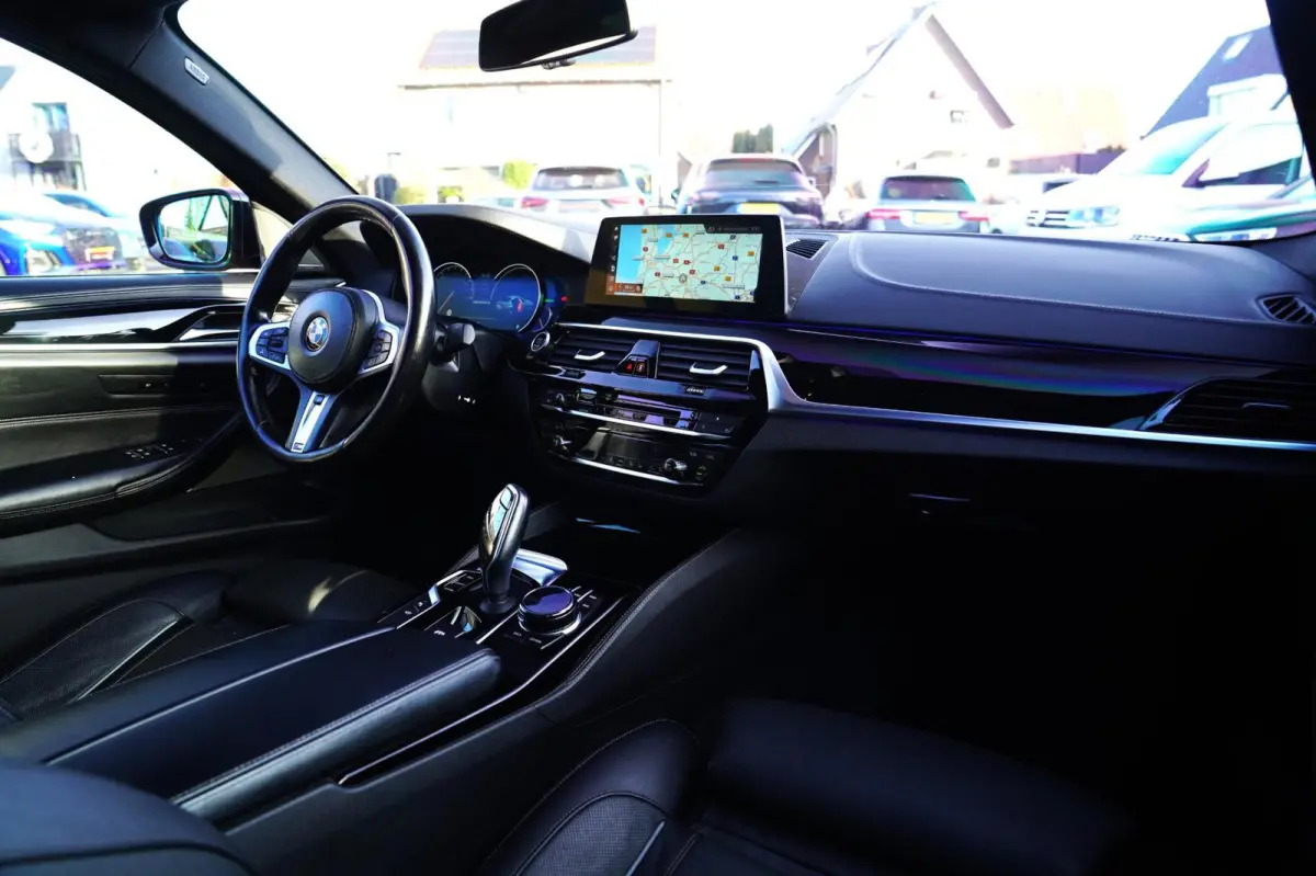 M550d xDrive| Schuifdak | Stoelkoeling | Adaptieve Cruise control | 400 PK | Luxe Nappa Leder | Shadow Line | Dealer o