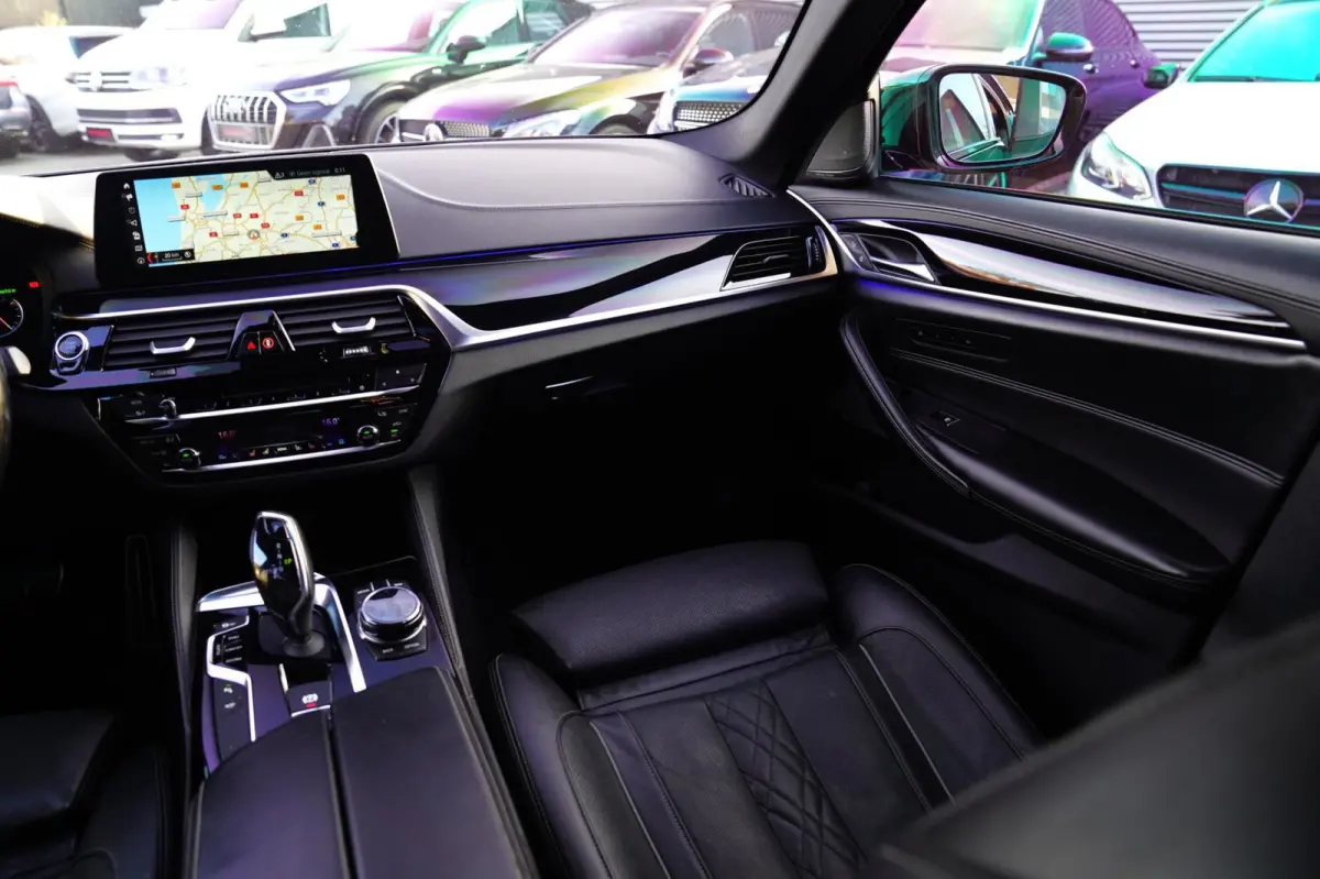 M550d xDrive| Schuifdak | Stoelkoeling | Adaptieve Cruise control | 400 PK | Luxe Nappa Leder | Shadow Line | Dealer o