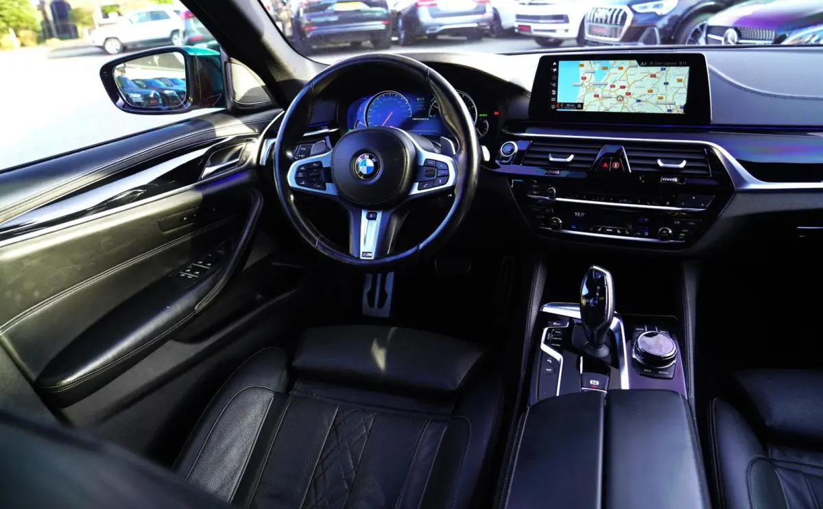 M550d xDrive| Schuifdak | Stoelkoeling | Adaptieve Cruise control | 400 PK | Luxe Nappa Leder | Shadow Line | Dealer o