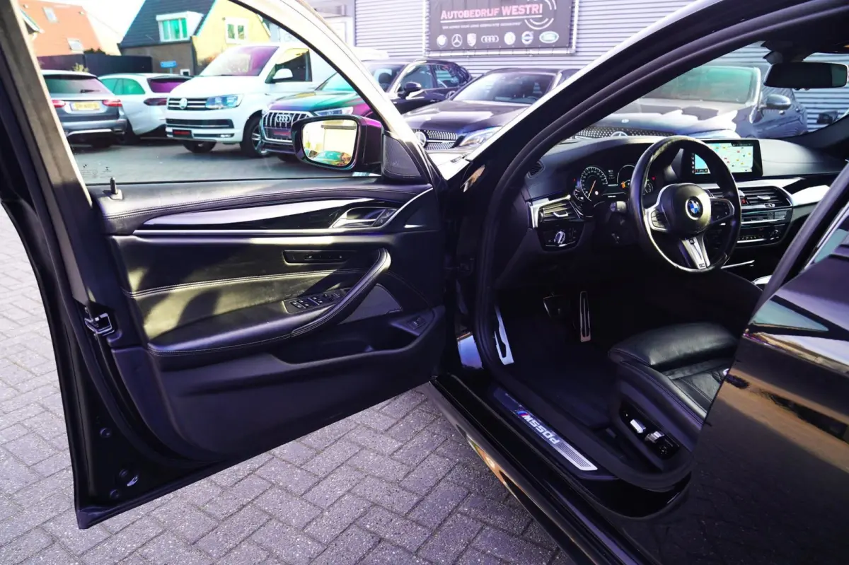 M550d xDrive| Schuifdak | Stoelkoeling | Adaptieve Cruise control | 400 PK | Luxe Nappa Leder | Shadow Line | Dealer o