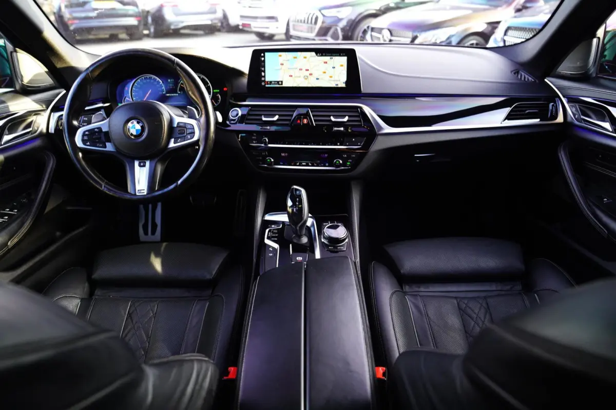 M550d xDrive| Schuifdak | Stoelkoeling | Adaptieve Cruise control | 400 PK | Luxe Nappa Leder | Shadow Line | Dealer o