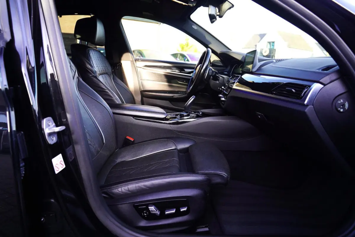 M550d xDrive| Schuifdak | Stoelkoeling | Adaptieve Cruise control | 400 PK | Luxe Nappa Leder | Shadow Line | Dealer o