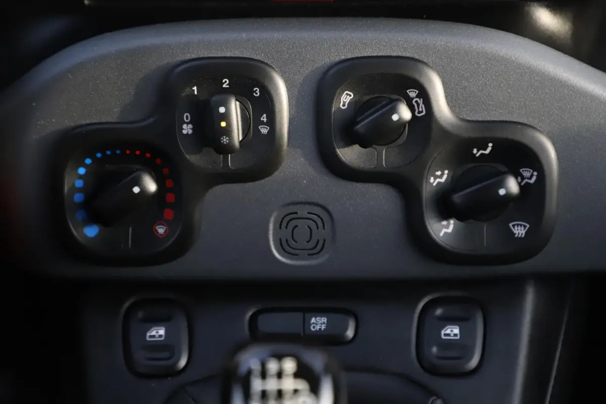 1.0 Hybrid City Life 69PK Carplay Android Navigatie Airco All-Season Banden!