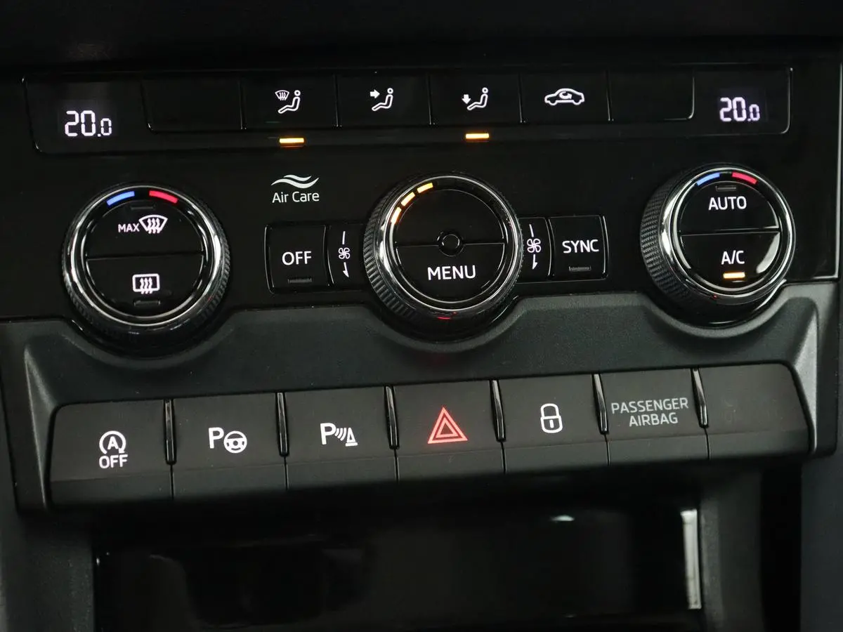 1.0 TSI Business Edition | Panoramadak | Trekhaak | Carplay | Navigatie | Park Assist  | Climate control | DAB | Cruise control | Bluetooth