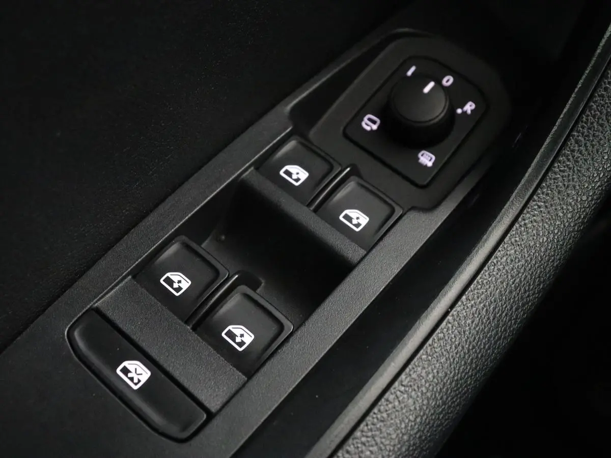 1.0 TSI Business Edition | Panoramadak | Trekhaak | Carplay | Navigatie | Park Assist  | Climate control | DAB | Cruise control | Bluetooth