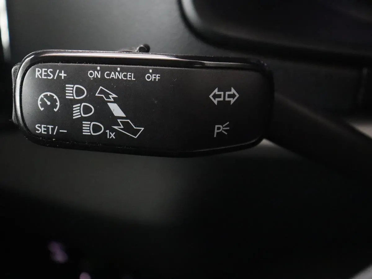 1.0 TSI Business Edition | Panoramadak | Trekhaak | Carplay | Navigatie | Park Assist  | Climate control | DAB | Cruise control | Bluetooth