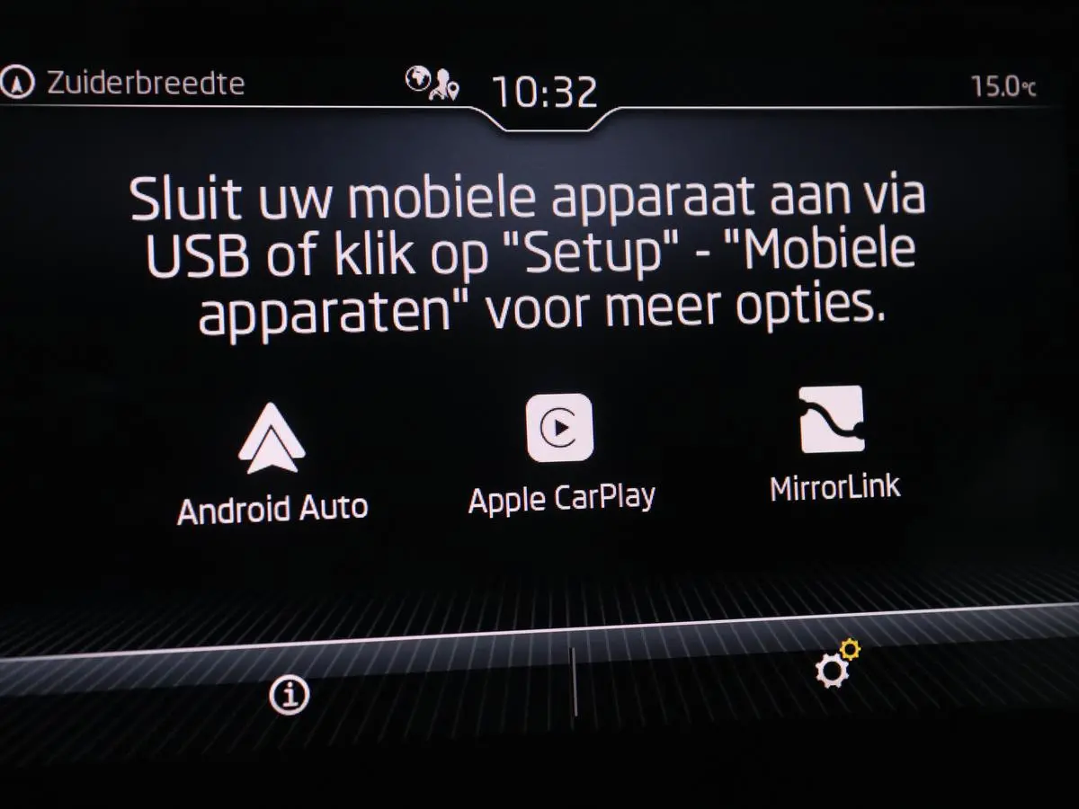 1.0 TSI Business Edition | Panoramadak | Trekhaak | Carplay | Navigatie | Park Assist  | Climate control | DAB | Cruise control | Bluetooth