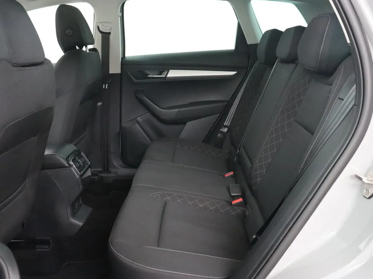 1.0 TSI Business Edition | Panoramadak | Trekhaak | Carplay | Navigatie | Park Assist  | Climate control | DAB | Cruise control | Bluetooth