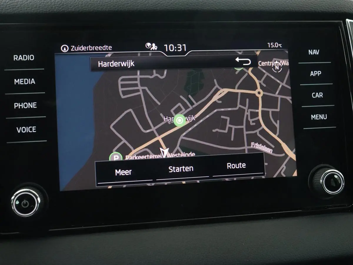1.0 TSI Business Edition | Panoramadak | Trekhaak | Carplay | Navigatie | Park Assist  | Climate control | DAB | Cruise control | Bluetooth