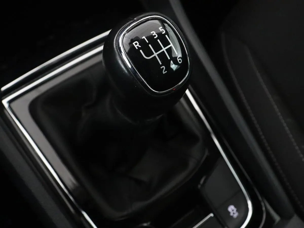 1.0 TSI Business Edition | Panoramadak | Trekhaak | Carplay | Navigatie | Park Assist  | Climate control | DAB | Cruise control | Bluetooth