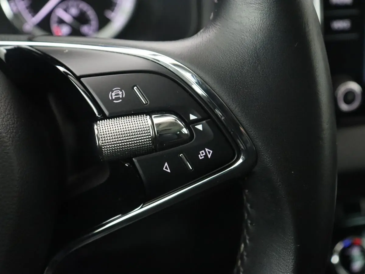 1.0 TSI Business Edition | Panoramadak | Trekhaak | Carplay | Navigatie | Park Assist  | Climate control | DAB | Cruise control | Bluetooth