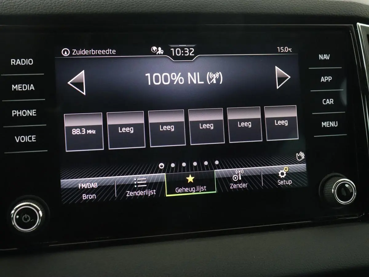 1.0 TSI Business Edition | Panoramadak | Trekhaak | Carplay | Navigatie | Park Assist  | Climate control | DAB | Cruise control | Bluetooth