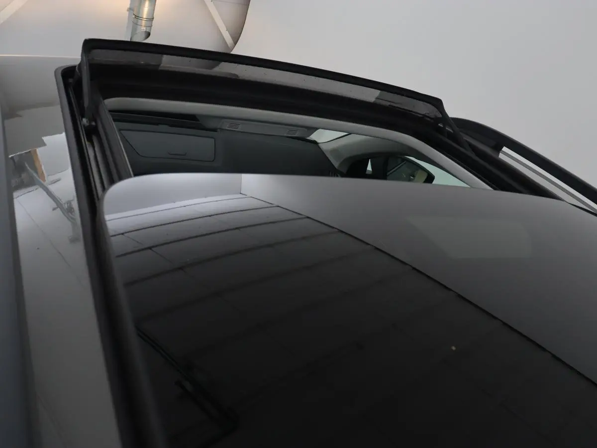 1.0 TSI Business Edition | Panoramadak | Trekhaak | Carplay | Navigatie | Park Assist  | Climate control | DAB | Cruise control | Bluetooth