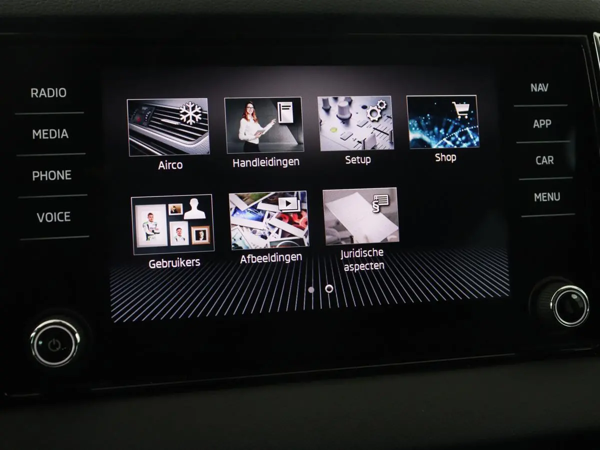1.0 TSI Business Edition | Panoramadak | Trekhaak | Carplay | Navigatie | Park Assist  | Climate control | DAB | Cruise control | Bluetooth