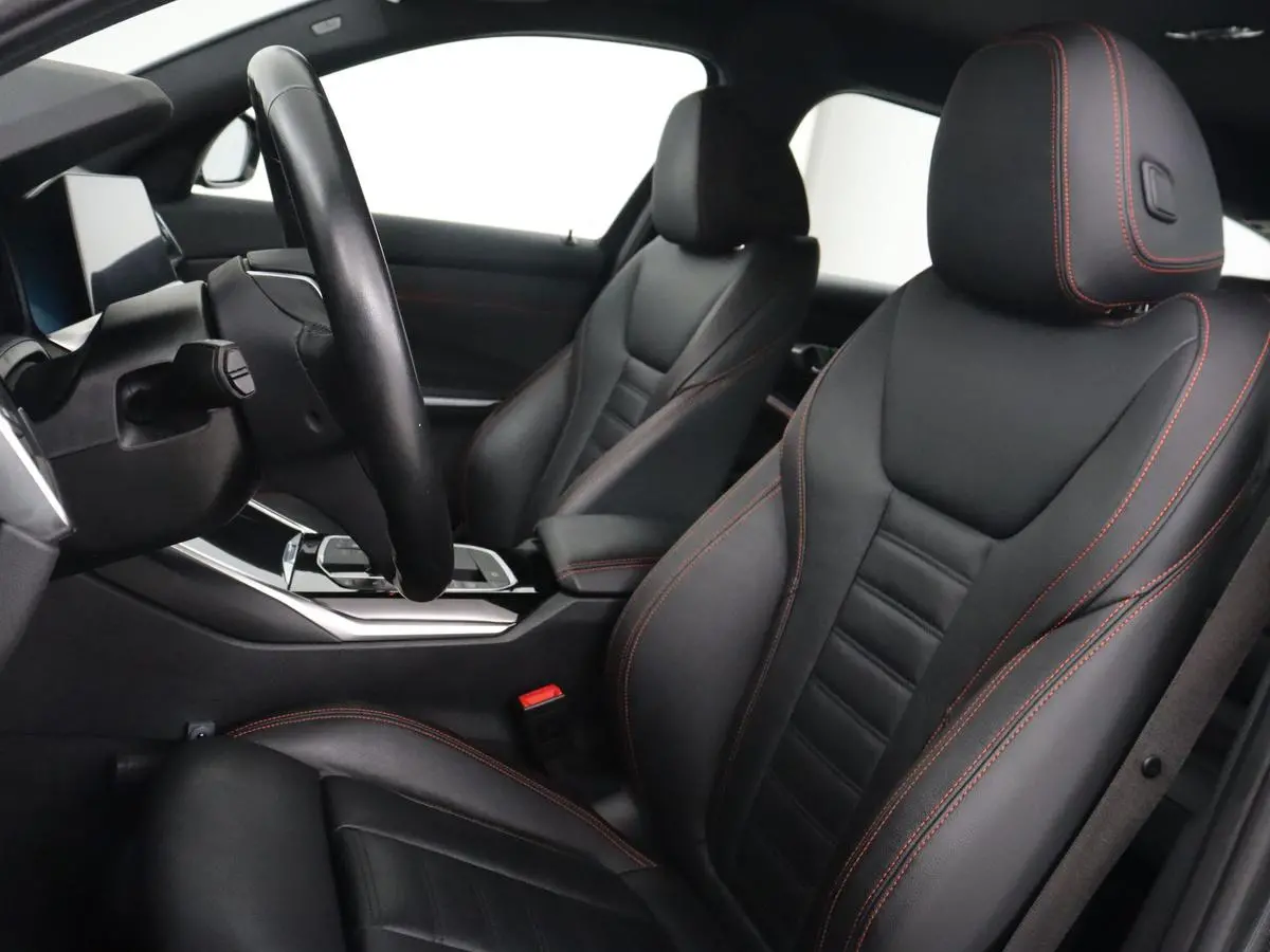 318i High Executive | Sport Line | Leder | Stoelverwarming | Camera | Sportstoelen | Carplay | Sfeerverlichting | Live Cockpit | Navigatie | Full LED | Climate control | Park Assist | Cruise