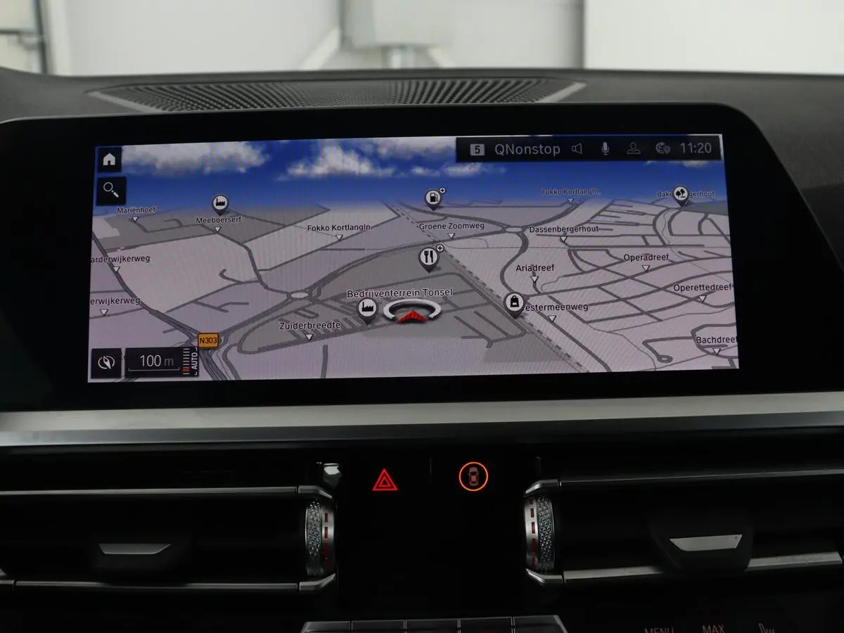 318i High Executive | Sport Line | Leder | Stoelverwarming | Camera | Sportstoelen | Carplay | Sfeerverlichting | Live Cockpit | Navigatie | Full LED | Climate control | Park Assist | Cruise