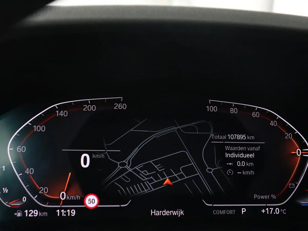 318i High Executive | Sport Line | Leder | Stoelverwarming | Camera | Sportstoelen | Carplay | Sfeerverlichting | Live Cockpit | Navigatie | Full LED | Climate control | Park Assist | Cruise