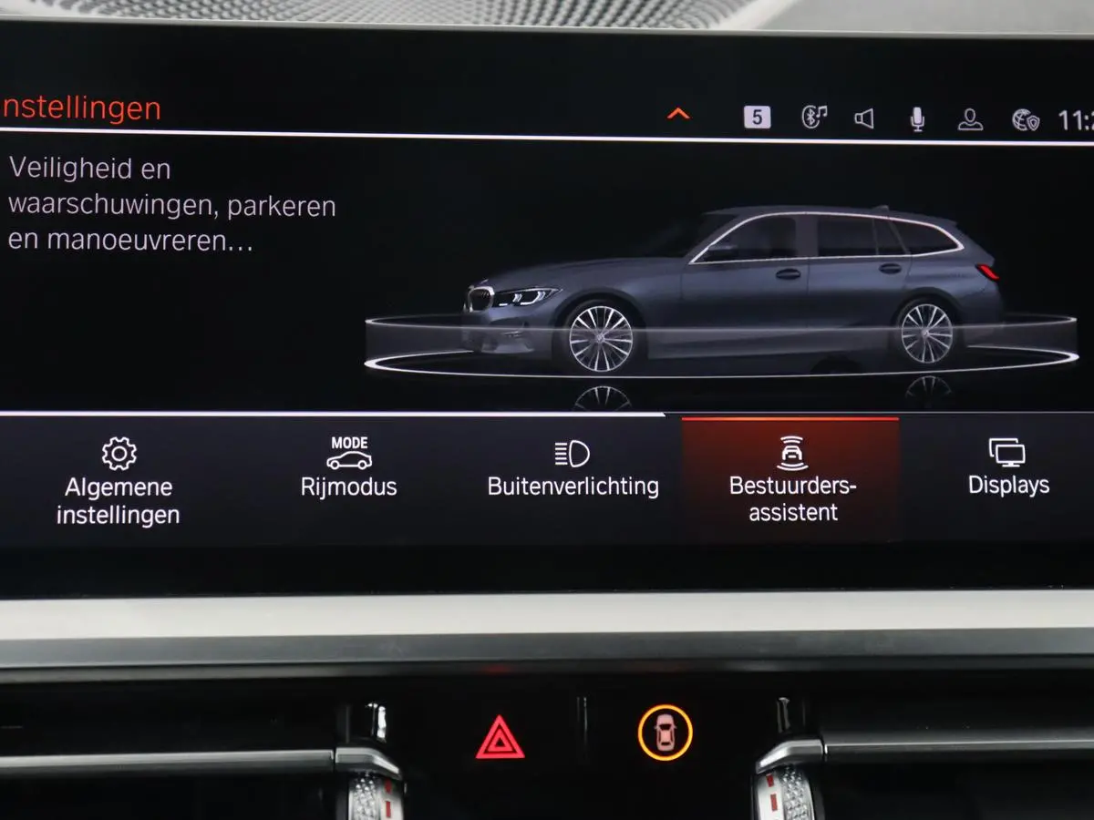 318i High Executive | Sport Line | Leder | Stoelverwarming | Camera | Sportstoelen | Carplay | Sfeerverlichting | Live Cockpit | Navigatie | Full LED | Climate control | Park Assist | Cruise