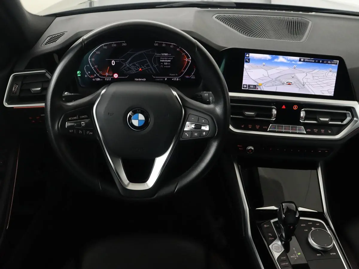 318i High Executive | Sport Line | Leder | Stoelverwarming | Camera | Sportstoelen | Carplay | Sfeerverlichting | Live Cockpit | Navigatie | Full LED | Climate control | Park Assist | Cruise